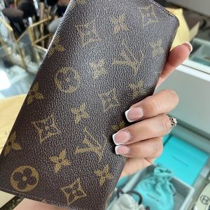 💯 authentic Louis Vuitton mononogram  wallet